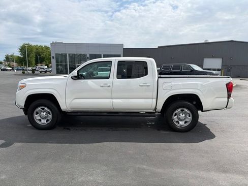 Used 2023 Toyota Tacoma SR AWD/4WD image 4