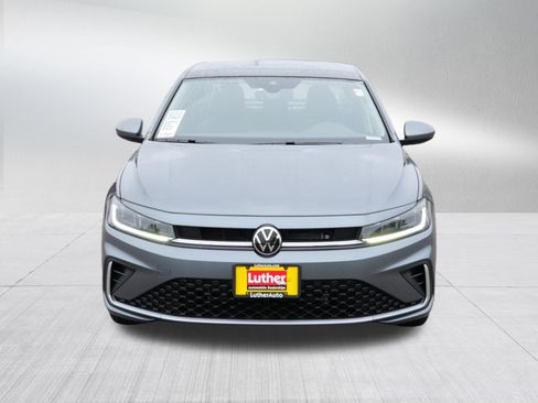 Used 2025 Volkswagen Jetta SE w/ Sunroof Package FWD image 2