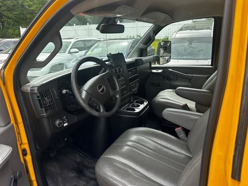 Used 2019 GMC Savana 3500 Extended w/ Driver Convenience Package RWD image 11