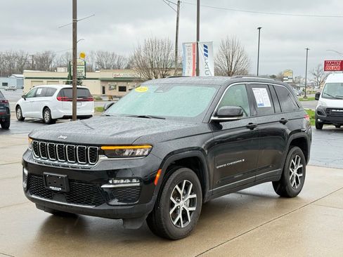 Used 2023 Jeep Grand Cherokee Limited AWD/4WD image 3