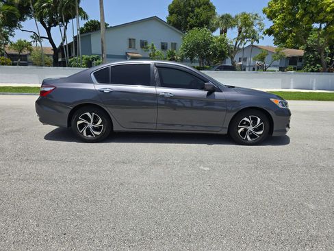 Used 2017 Honda Accord LX image 4