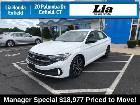 Used 2023 Volkswagen Jetta Sport image 3