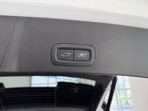 Used 2023 Volvo XC40 B5 Core w/ Convenience Package AWD/4WD image 25