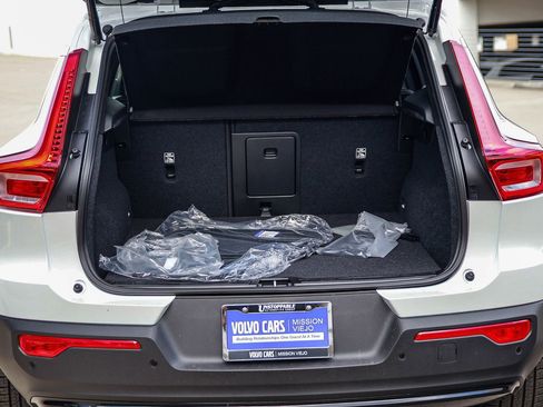 New 2026 Volvo XC40 B5 Ultra w/ Climate Package image 29