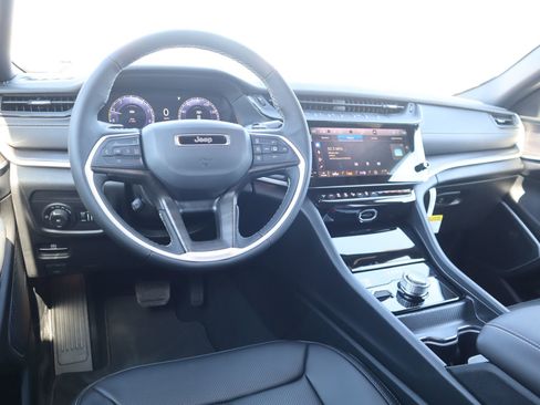 New 2026 Jeep Grand Cherokee Limited AWD/4WD image 2