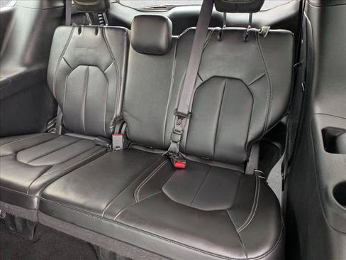 Used 2025 Chrysler Pacifica Select FWD image 18