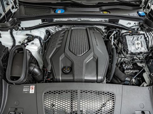 New 2026 Porsche Macan AWD/4WD image 44