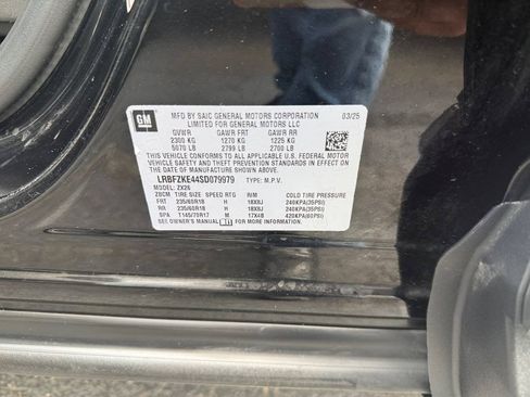 Used 2025 Buick Envision Preferred AWD/4WD image 29