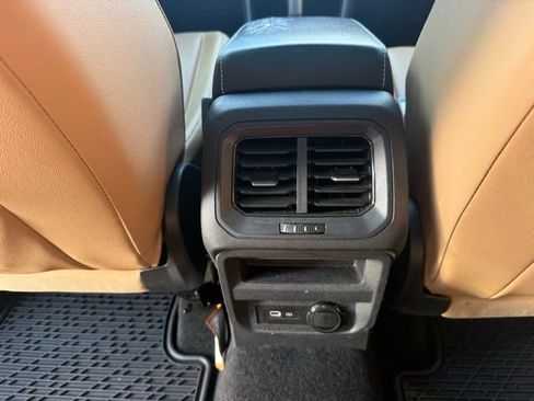 Used 2022 Volkswagen Tiguan SE R-Line image 14