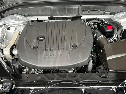 Used 2024 Volvo XC60 B5 Core image 24