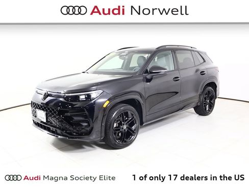 Used 2025 Volkswagen Tiguan SE R-Line AWD/4WD image 9