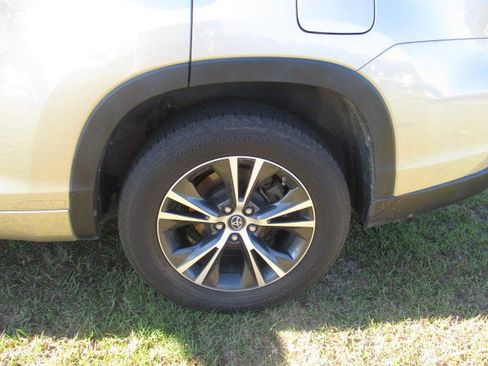 Used 2016 Toyota Highlander XLE image 10