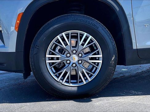 Used 2025 Chevrolet Traverse LT AWD/4WD image 9