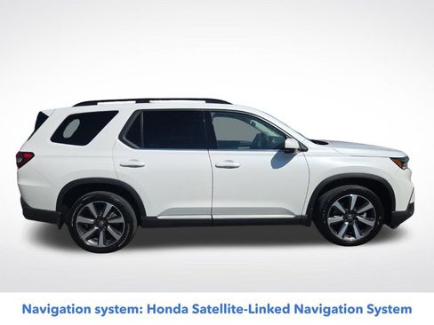 Used 2024 Honda Pilot Touring image 2