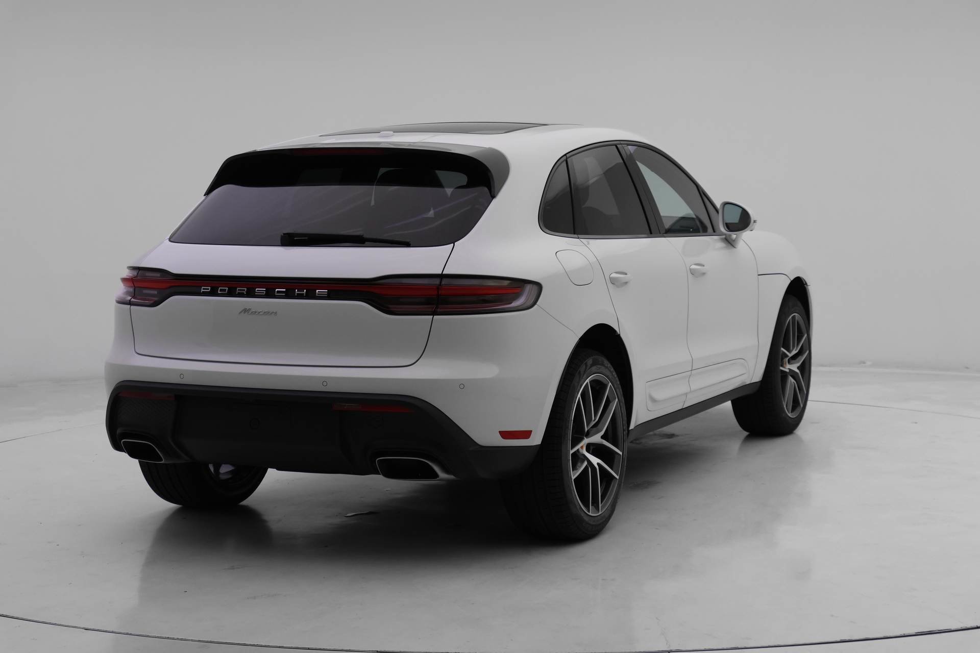 Used 2026 Porsche Macan AWD/4WD image 9