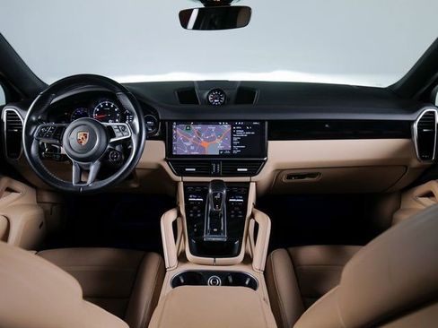 Used 2021 Porsche Cayenne Coupe image 12