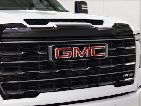 Used 2024 GMC Sierra 2500 AT4 w/ AT4 Premium Plus Package image 9