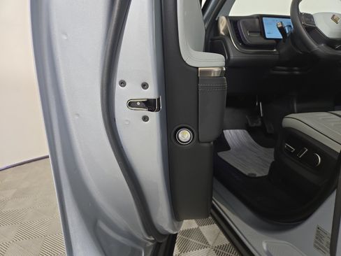 Used 2025 Rivian R1S Adventure AWD/4WD image 32