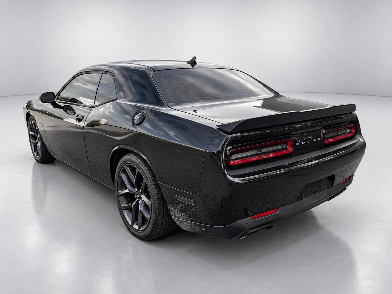 Used 2019 Dodge Challenger R/T RWD image 3
