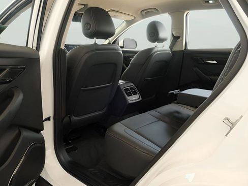 New 2025 VinFast VF 8 Eco AWD/4WD image 19