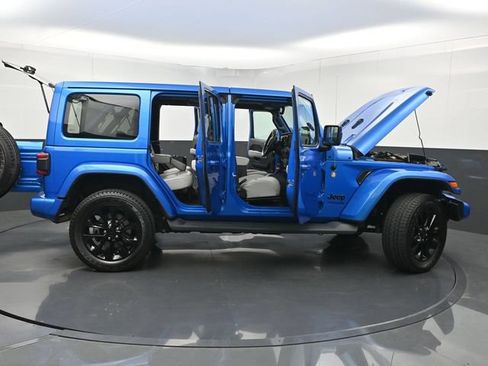 Used 2021 Jeep Wrangler Unlimited Sahara AWD/4WD image 38