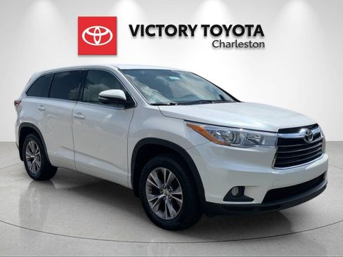 Used 2015 Toyota Highlander Plus AWD/4WD image 5