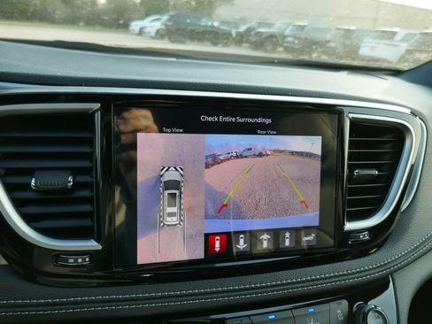 New 2026 Chrysler Pacifica Limited w/ Uconnect Theater Family Group AWD/4WD image 31