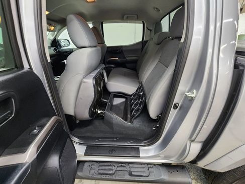 Used 2017 Toyota Tacoma SR5 w/ Tow Package AWD/4WD image 25
