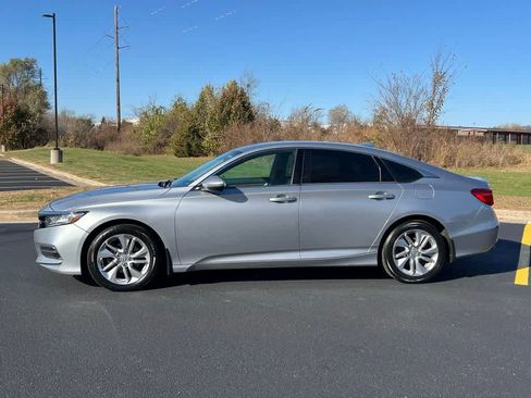 Used 2018 Honda Accord LX image 3