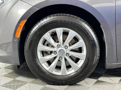 Used 2019 Chrysler Pacifica Touring Plus w/ Advanced Safetytec Group FWD image 32