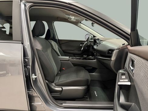 Used 2023 Nissan Rogue SV image 29