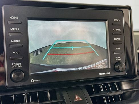 Used 2021 Toyota RAV4 LE FWD image 10