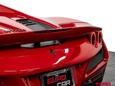 Used 2021 Ferrari F8 Tributo RWD image 25