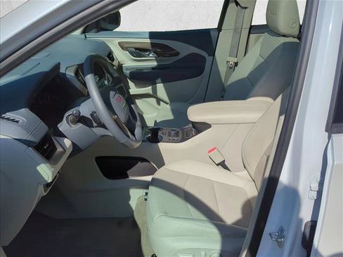 Used 2024 GMC Terrain Denali w/ Denali Premium Package AWD/4WD image 17