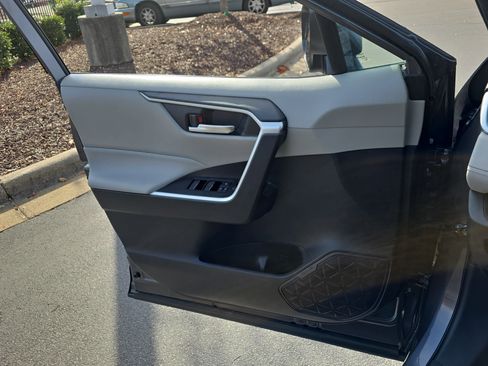 Certified 2022 Toyota RAV4 XLE image 26