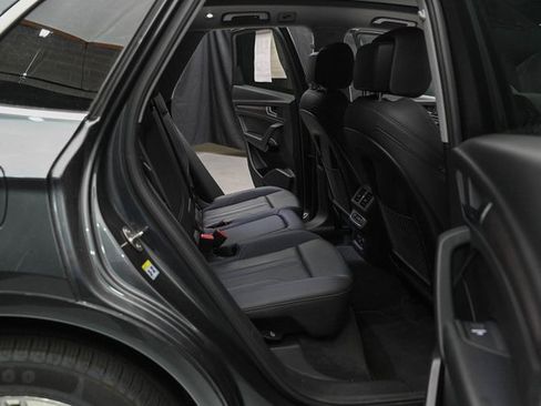 Used 2022 Audi Q5 e Premium w/ Convenience Package image 18