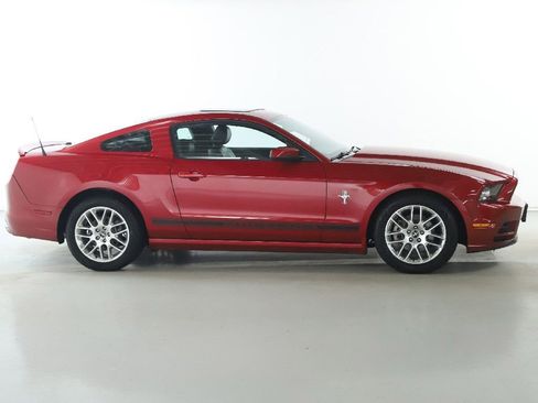 Used 2013 Ford Mustang Premium image 11