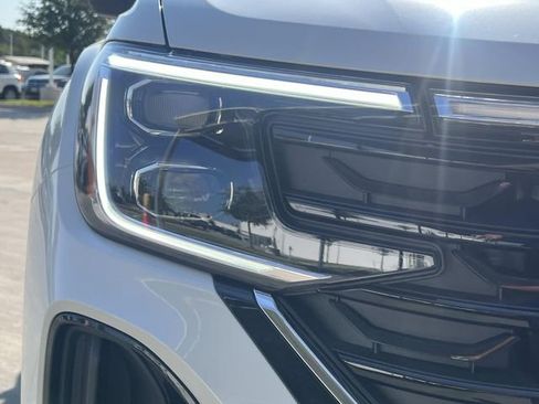 New 2026 Volkswagen Atlas Cross Sport SE image 12