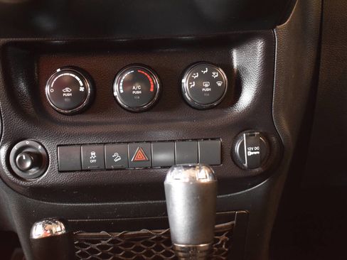 Used 2018 Jeep Wrangler Unlimited Sport S image 65