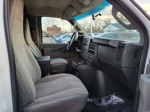 Used 2017 GMC Savana 2500 image 34