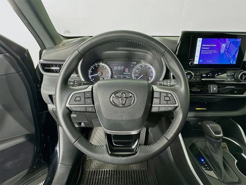 Certified 2023 Toyota Highlander XSE image 11