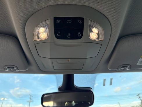 Used 2024 Chrysler Pacifica Touring-L image 47