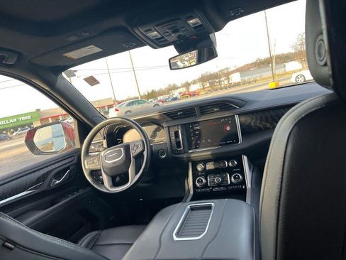 Used 2023 GMC Yukon XL Denali image 28