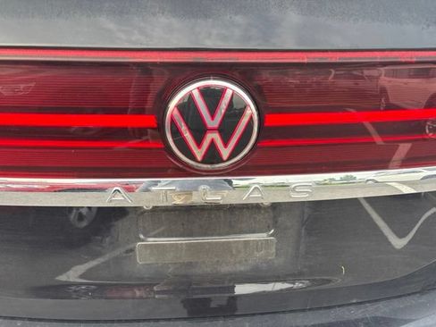 Used 2025 Volkswagen Atlas SE FWD image 15