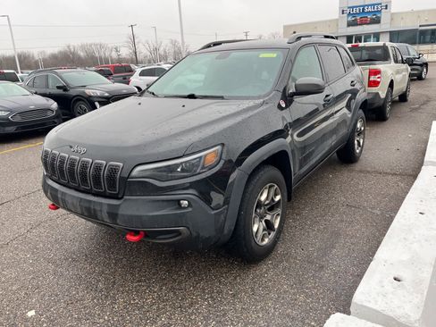Used 2019 Jeep Cherokee Trailhawk w/ Cold Weather Group image 2