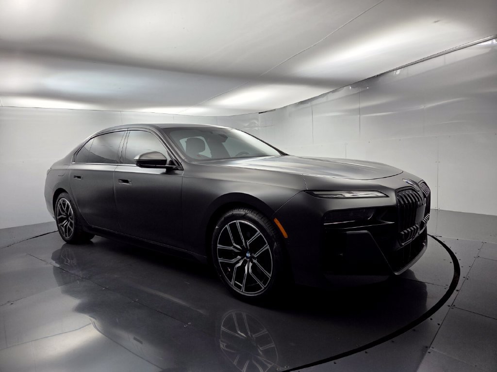Certified 2023 BMW 760i xDrive AWD/4WD image 2