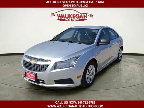 Used 2013 Chevrolet Cruze LS FWD image 1
