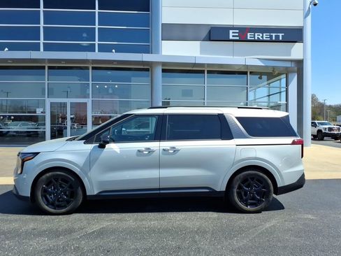 Used 2025 Kia Carnival SX Prestige image 4