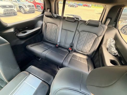 Used 2022 Jeep Grand Wagoneer Series III w/ Rear Seat Video Group 1 AWD/4WD image 32