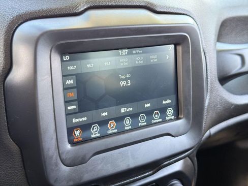 Used 2018 Jeep Renegade Latitude w/ Popular Equipment Group AWD/4WD image 23